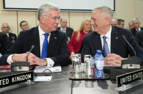 SECRETÁRIO DA DEFESA NORTE-AMERICANO ADVERTE ALIADOS QUE TEM DE AUMENTAR GASTOS COM DEFESA