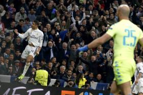 REAL MADRID VENCE NÁPOLES COM REVIRAVOLTA NO RESULTADO