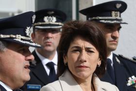 MINISTRA ADMITE MEDIDAS PARA EVITAR FURTO DE ARMAS EM TODAS AS FORÇAS DE SEGURANÇA