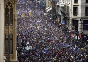 MILHARES DE PESSOAS MARCHAM EM BARCELONA EM APOIO AO ACOLHIMENTO DE REFUGIADOS