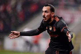 BENFICA VENCE EM BRAGA E VOLTA À LIDERANÇA COM FC PORTO A UM PONTO