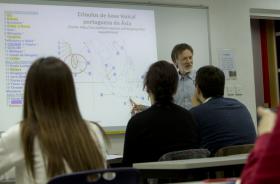 MACAENSES NA SALA DE AULA PARA APRENDEREM O CRIOULO DOS AVÓS