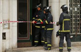 AUTORIDADES ANALISAM EDIFÍCIOS ATINGIDOS POR DESLIZAMENTO DE TERRAS EM LISBOA
