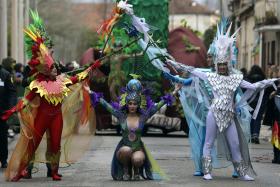 SAMBA MARCA O RITMO NO CARNAVAL DA MEALHADA QUE REGRESSOU AO CENTRO DA CIDADE