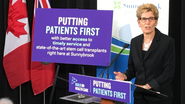 A primeira-ministra do Ontário, Kathleen Wynne, anunciou na terça-feira que um novo centro será construído no Sunnybrook Health Sciences Centre, em Toronto, para disponibilizar tratamento especializado para cancro do sangue. (Mike Crawley / CBC)