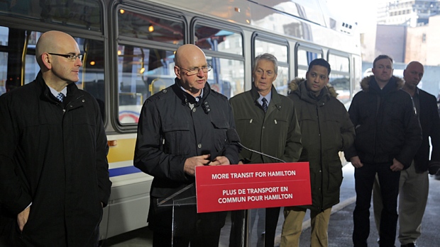 A província e responsáveis da Metrolinx anunciaram uma linha de autocarro de transporte rápido que vai viajar do cais para o aeroporto (Samantha Craggs / CBC)