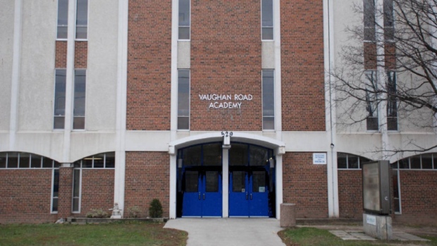 O Toronto District School Board vai manter o edifício Vaughan Road Academy para uso futuro no bairro. (Toronto District School Board)