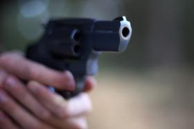 EURODEPUTADOS REFORÇAM REGRAS DE CONTROLO DE ARMAS DE FOGO