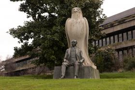 ARTE MODERNA DA GULBENKIAN COM EXPOSIÇÃO PERMANENTE DE 1900 À ATUALIDADE