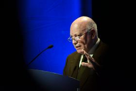 MEDEIROS FERREIRA RELATA ANOS DE COMBATE A UM CANCRO EM MEMÓRIAS PÓSTUMAS