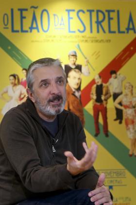 MIGUEL GUILHERME PROTAGONIZA “DOIS HOMENS COMPLETAMENTE NUS” NO TEATRO VILLARET