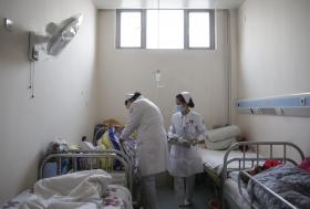 IDOSOS CHINESES VIVEM MAIS MAS SÃO MENOS APTOS