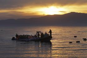 GNR RESGATA 14 MIGRANTES IRANIANOS NO MAR EGEU
