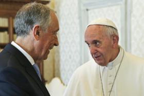 PAPA FRANCISCO REÚNE-SE COM MARCELO E COSTA E ESTÁ MENOS DE 24 HORAS EM FÁTIMA