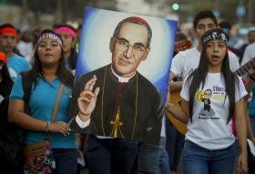 VATICANO ESTUDA POSSÍVEL MILAGRE DE BISPO DE EL SALVADOR ÓSCAR ROMERO