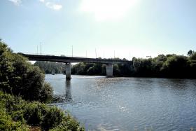 DEZ ANOS DE PRISÃO PARA MULHER QUE SE ATIROU DE PONTE DE BARCELOS COM FILHO AO COLO