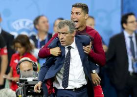 FEDERAÇÃO PORTUGUESA DE FUTEBOL PREMEIA MELHORES DO ANO NA GALA QUINAS DE OURO