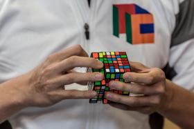EXPLORATÓRIO DE COIMBRA RECEBE COMPETIÇÃO INTERNACIONAL DE CUBO DE RUBIK