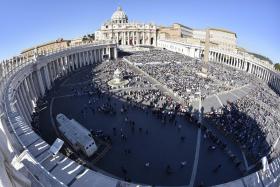 VATICANO: MEMBRO DA COMISSÃO PARA PROTEÇÃO DE MENORES DEMITE-SE POR FALTA DE COOPERAÇÃO