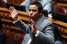 PS CONSIDERA VENDA DO NOVO BANCO “SOLUÇÃO MENOS MÁ DE TODAS”