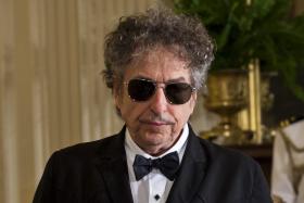 ÁLBUM TRIPLO DE VERSÕES DE CLÁSSICOS NORTE-AMERICANOS POR BOB DYLAN É HOJE LANÇADO