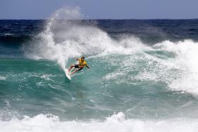 FREDERICO MORAIS REENCONTRA ADRIAN BUCHAN NA REPESCAGEM DA SEGUNDA ETAPA DO CIRCUITO DE SURF