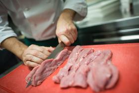 EURODEPUTADO EXIGE INFORMAÇÃO DE BRUXELAS SOBRE ESCÂNDALO DA CARNE BRASILEIRA