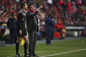 RUI VITÓRIA DIZ QUE “QUEM MANDOU PEDRAS” SOBRE ÁRBITROS NÃO PODE ESCONDER AS MÃOS”