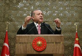 ERDOGAN FALA DE “PRÁTICAS NAZIS” A PROPÓSITO DA ANULAÇÃO DE COMÍCIOS NA ALEMANHA