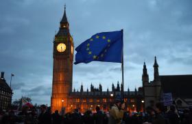 DEPUTADOS REJEITAM EMENDAS AO ‘BREXIT’ PARA PROTEGER DIREITOS DOS EUROPEUS E VETO DO PARLAMENTO