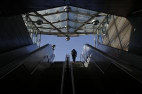 TRABALHADORES DO METROPOLITANO DE ATENAS CUMPREM GREVE DE 24 HORAS
