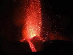 ERUPÇÃO VULCÂNICA NO SUL DE ITÁLIA FAZ VÁRIOS FERIDOS