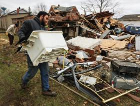 TORNADOS FAZEM PELO MENOS TRÊS MORTOS NOS ESTADOS UNIDOS
