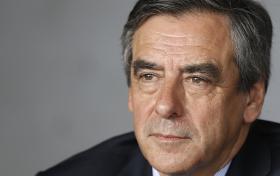 POLÍCIA FAZ BUSCAS NA CASA DE CAMPO DE CANDIDATO PRESIDENCIAL FRANCÊS FILLON