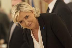 MARINE LE PEN RECUSA COMPARECER PERANTE MAGISTRADOS QUE A INVESTIGAM