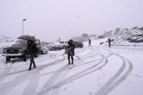 NEVE OBRIGA CRIANÇAS DO NORTE DO DISTRITO DE VISEU A IREM MAIS CEDO PARA CASA