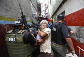 POLÍCIA DAS FILIPINAS RETOMA CAMPANHA ANTIDROGRAS E MATA OITO SUSPEITOS
