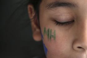 FAMÍLIAS DE PASSAGEIROS DO VOO 370 DA MALAYSIA AIRLINES QUEREM REUNIR VERBA PARA BUSCAS PRIVADAS