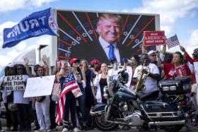 CENTENAS DE PESSOAS DEMONSTRAM APOIO A TRUMP EM CONCENTRAÇÕES NOS ESTADOS UNIDOS