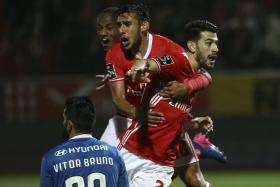 BENFICA VENCE FEIRENSE E MANTÉM LIDERANÇA NA I LIGA