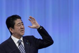 JAPÃO DIZ QUE TRÊS DE QUATRO MÍSSEIS LANÇADOS PELA COREIA DO NORTE CAÍRAM EM ÁGUAS JAPONESAS