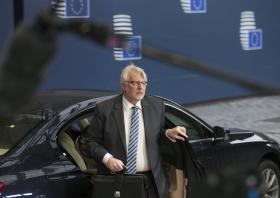POLÓNIA ACUSA UNIÃO EUROPEIA DE “FAZER BATOTA” NA REELEIÇÃO DE DONALD TUSK
