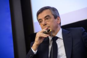 FILLON TERÁ RECEBIDO FATOS À MEDIDA DE ALFAIATE DE LUXO NO VALOR DE 48.500 EUROS