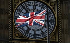 PARLAMENTO BRITÂNICO IMPEDE DEPUTADOS DE CONTRATAREM FAMILIARES