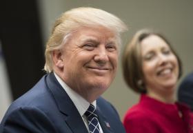 TRUMP PASSSOU A ACEITAR ESTATÍSTICAS OFICIAIS QUE ANTES CLASSIFICAVA COMO FALSAS
