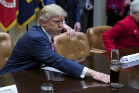 TRUMP CONVIDA LÍDER PALESTINIANO A VISITAR A CASA BRANCA “EM BREVE”