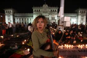 TRÊS EX-FUNCIONÁRIOS DO GOVERNO DA GUATEMALA DETIDOS POR RESPONSABILIDADES NA MORTE DE JOVENS