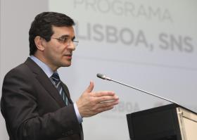 MINISTRO COMPROMETE-SE A TER EM CONTA FAMÍLIAS NUMEROSAS NA ANÁLISE DE TAXAS MODERADORAS