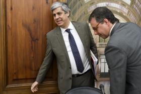 PARLAMENTO APROVA AUDIÇÃO DE CENTENO SOBRE TRANSFERÊNCIAS SEM INSPEÇÃO PARA ‘OFFSHORE’