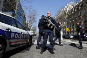 LAGARDE CONDENA “ATO COBARDE DE VIOLÊNCIA” NO ESCRITÓRIO DO FMI EM PARIS